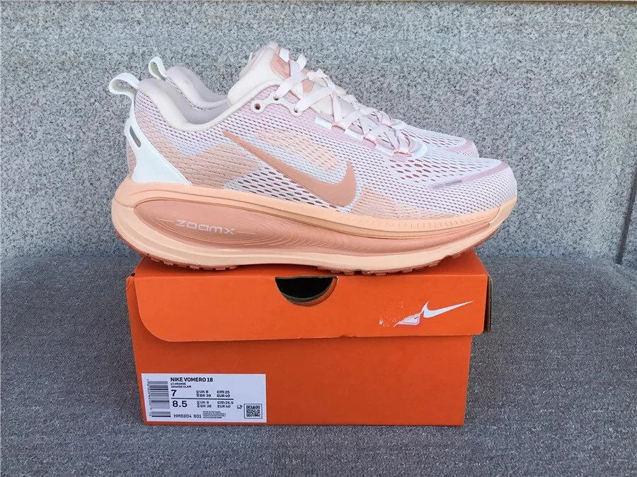 Nike Vomero 18 Running Shoes