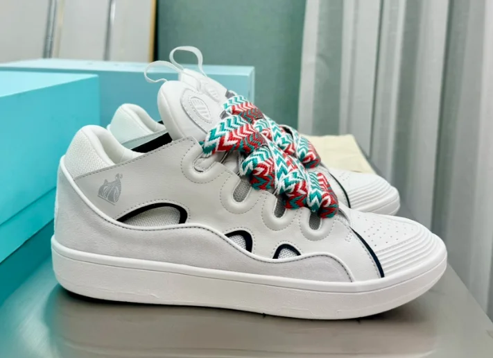 Lacoste White leather low-top sneakers with cutout panels and multicolor zigzag laces