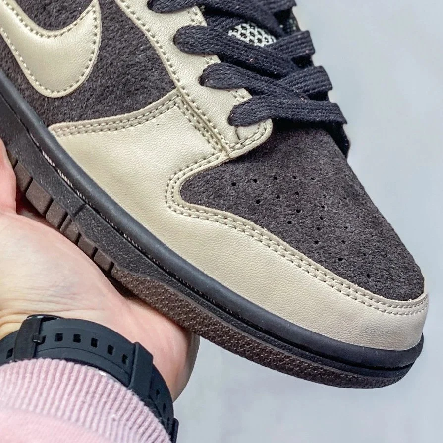 Nike Dunk Low Low-Top Sneakers
